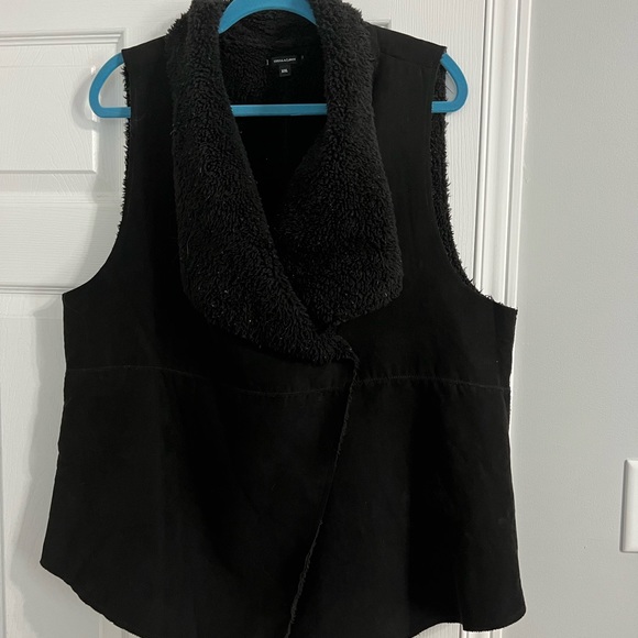 Chalet vest - Picture 1 of 5